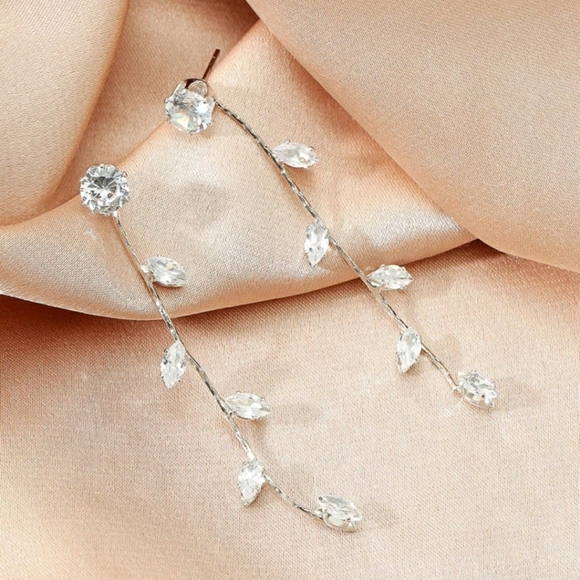 🆕 Zirconia Earrings - Picture 7 of 9